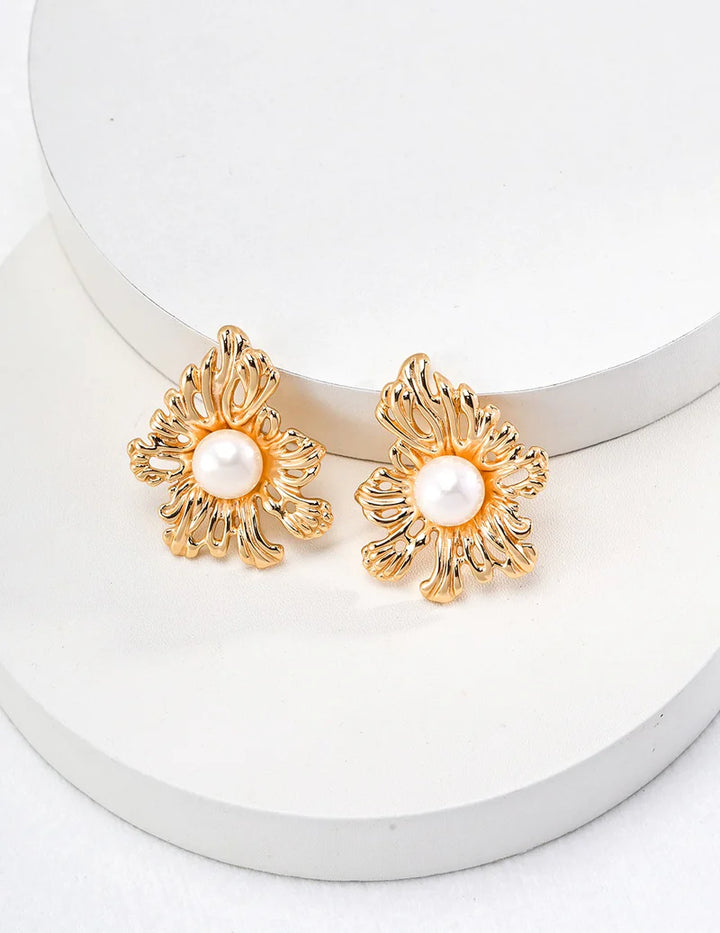 Blossom Pearl Ear Studs - Cuddlydigit