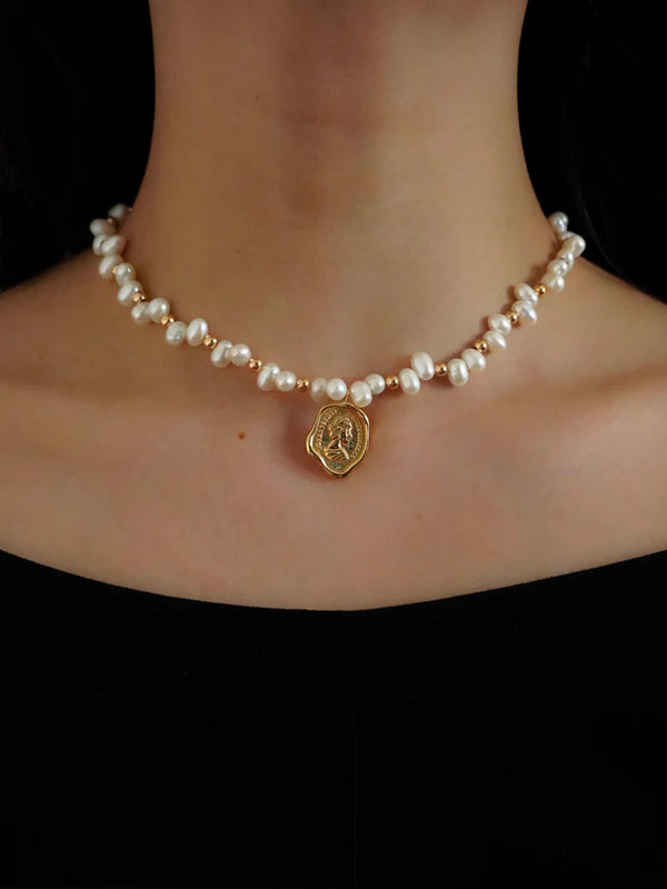 Elizabeth's Portrait Pearls Necklace - Cuddlydigit