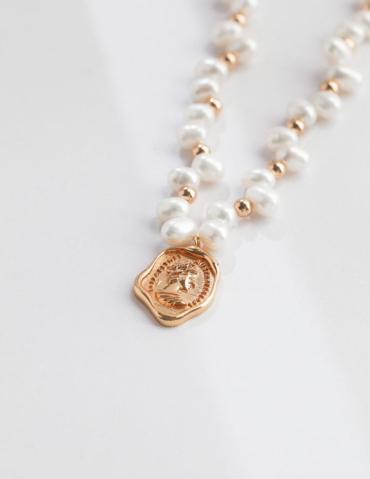 Elizabeth's Portrait Pearls Necklace - Cuddlydigit